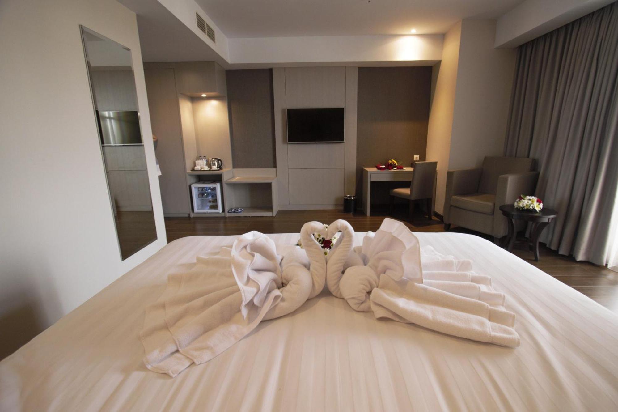 Tara Hotel Yogyakarta Tugu Room photo