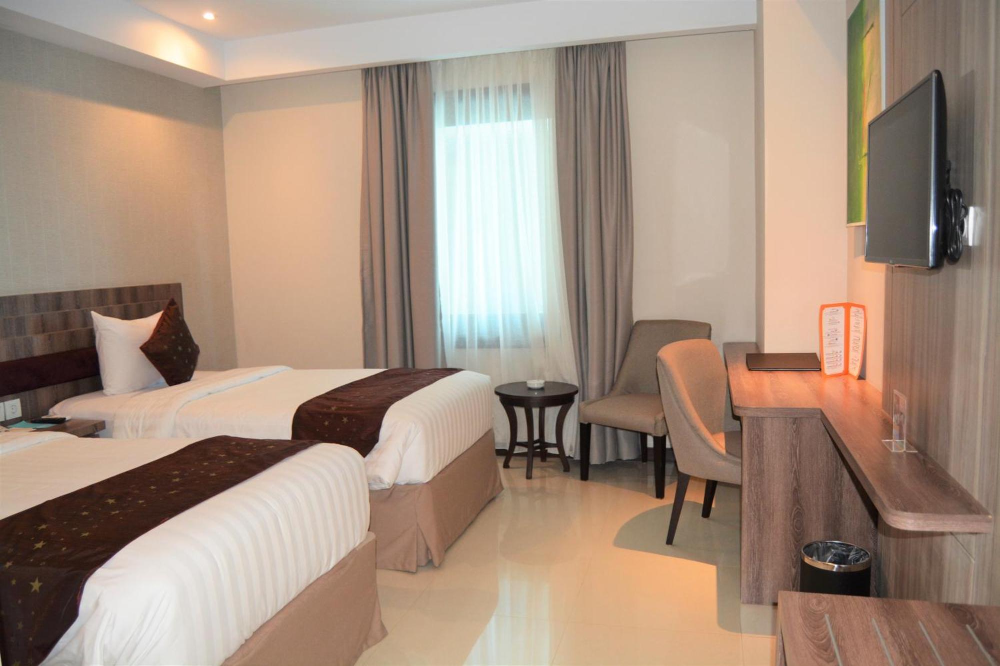 Tara Hotel Yogyakarta Tugu Room photo