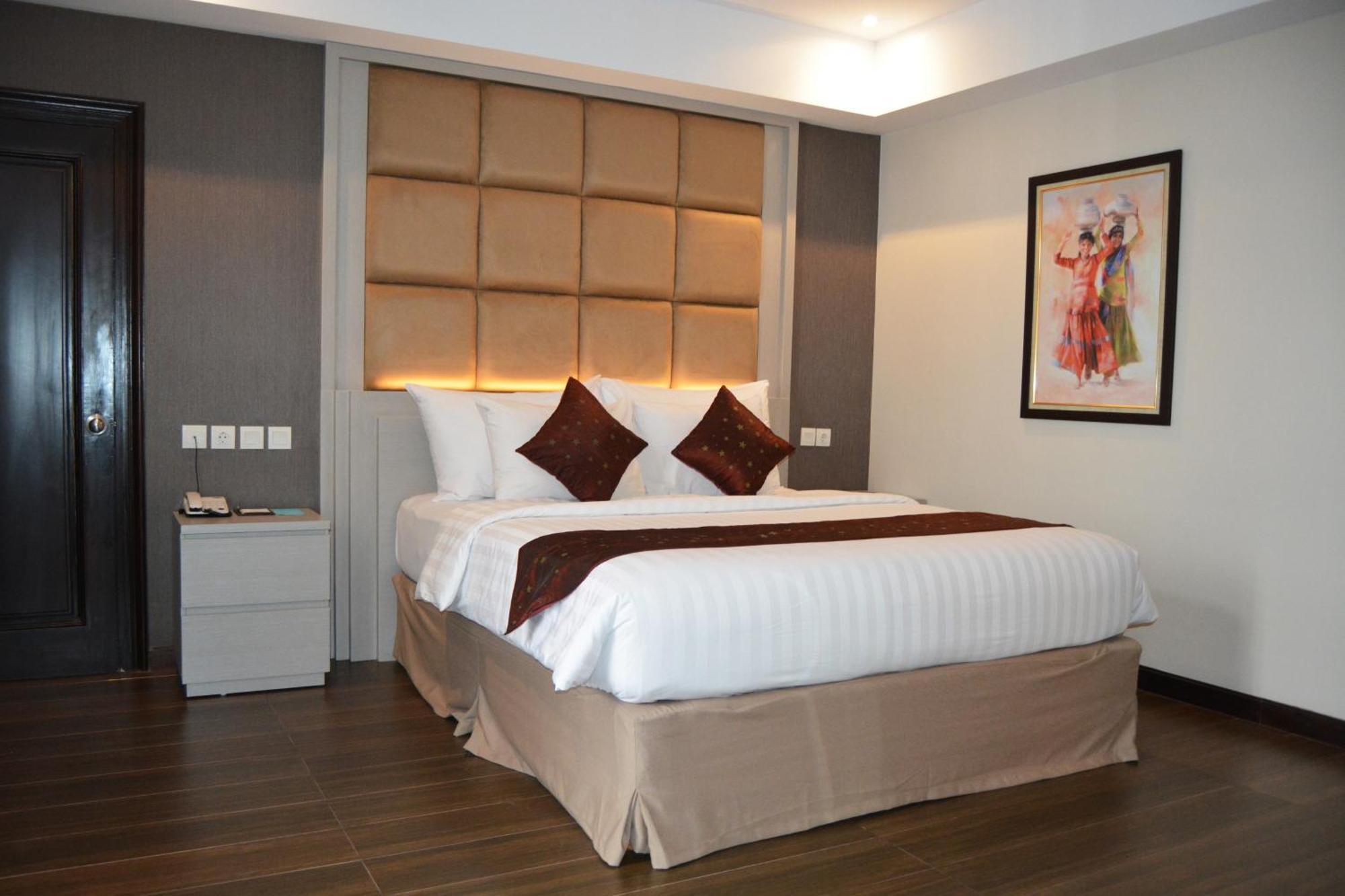 Tara Hotel Yogyakarta Tugu Room photo